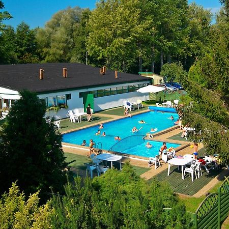 Hotel Egm-Łazy Zewnętrze zdjęcie