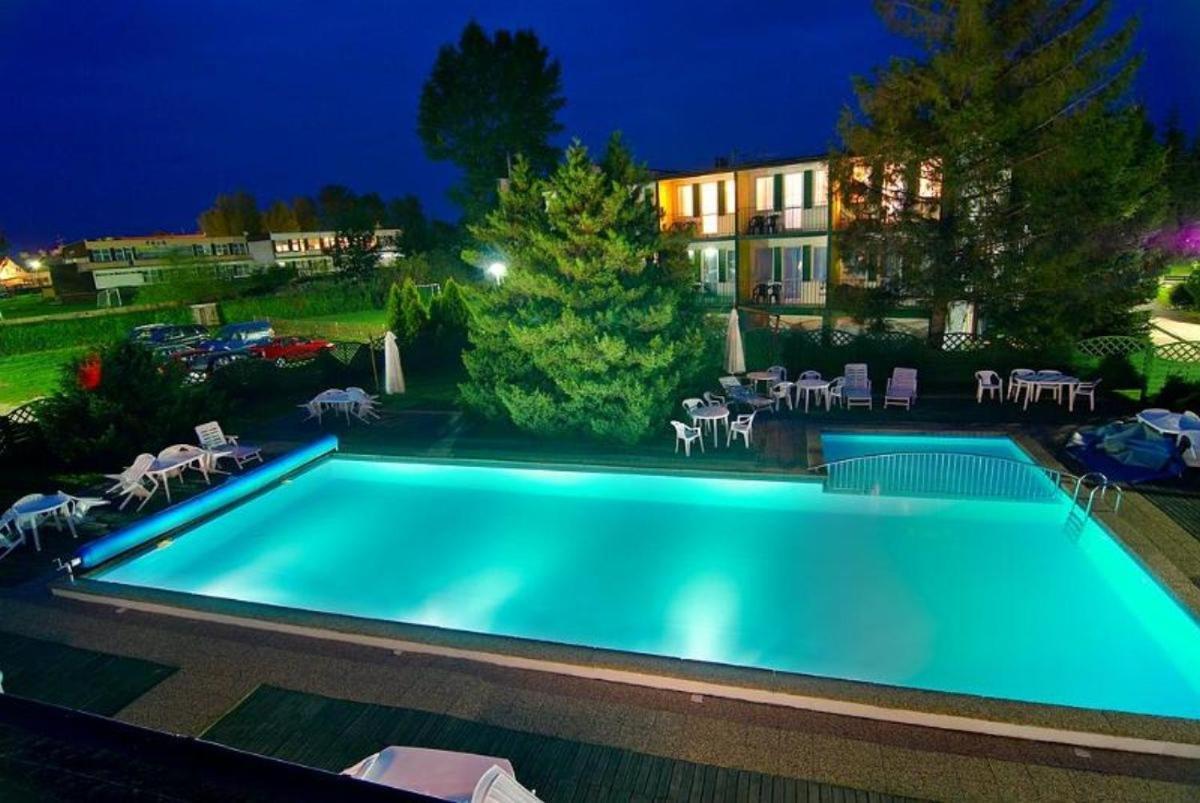 Hotel Egm-Łazy Zewnętrze zdjęcie